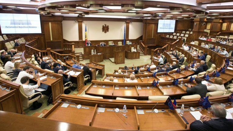 Депутаты возвращаются на работу. Когда состоится первое пленарное заседание