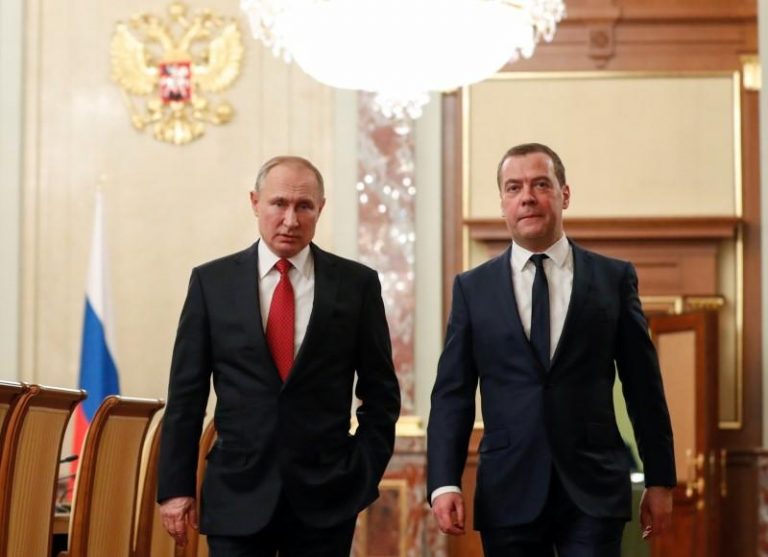Правительство России ушло в отставку, но продолжит исполнять обязанности