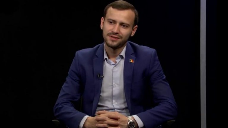 «Я хочу избавиться от этого позора». Плынгэу направил письмо председателю парламента. Он требует проверки конституционности партии Шор