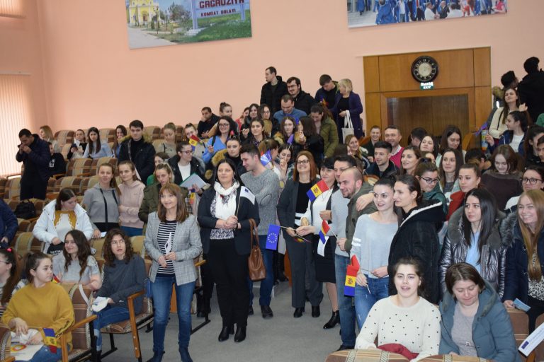 «Достаточно интернета и желания». Студентам КГУ рассказали о молодежных программах Европейского союза