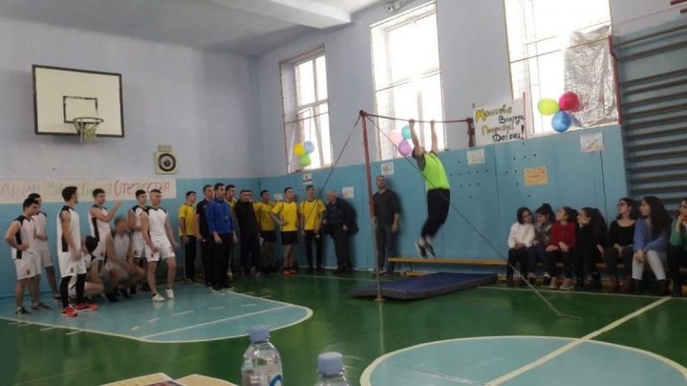 В чадыр-лунгском лицее имени Мошкова состоялось спортивное мероприятие «Мы парни бравые»