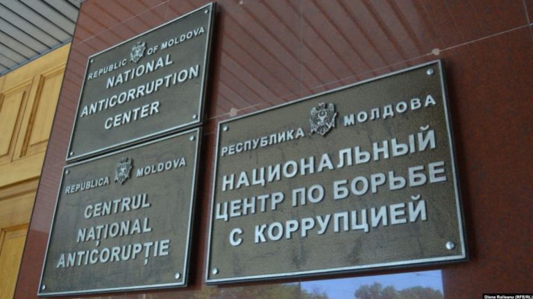 СРОЧНО! 69 обысков у 38 агентов недвижимости и сотрудников кадастра. За что чиновники брали взятки?