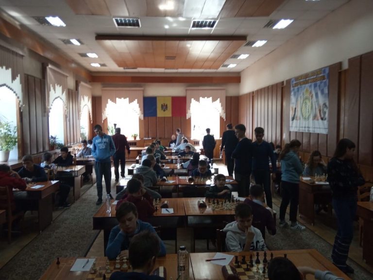 Юные шахматисты завоевали призовые места на чемпионате Молдовы в Кишинёве