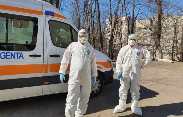 Число заражений COVID-19 среди врачей и медперсонала приблизилось к 1 349 случаям