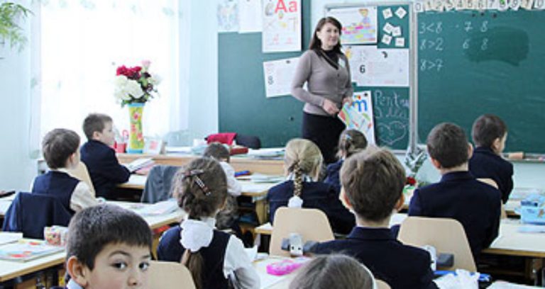 В Кишиневе около 200 учеников заразились COVID-19, а 136 классов находятся на карантине