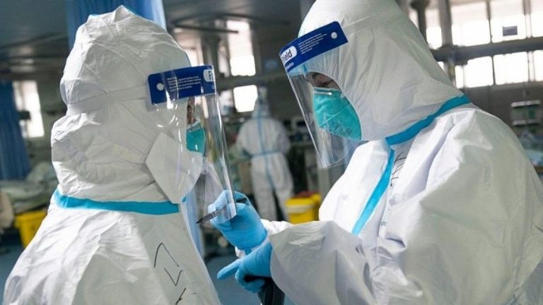 В России впервые за сутки умерло больше 850 пациентов с Covid-19