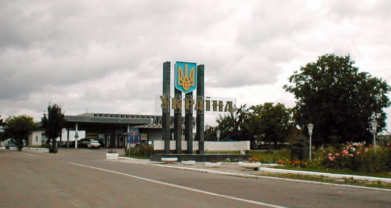 Правительство Украины упростило правила въезда в страну: теперь достаточно одной дозы вакцины