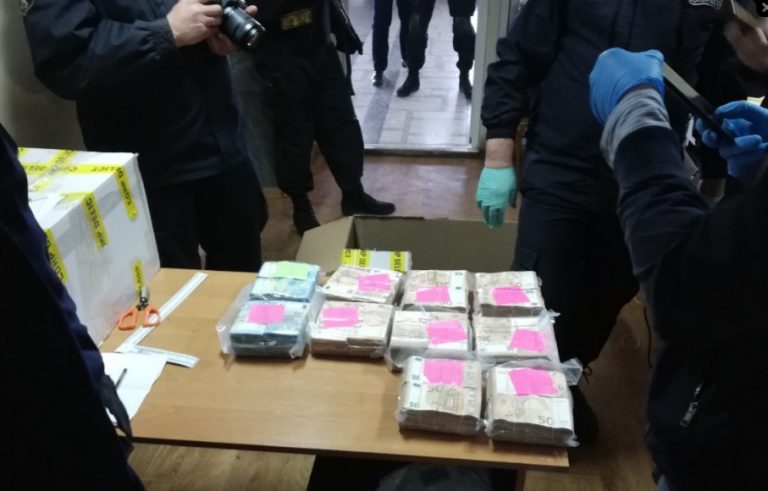 Водитель грузовика, который пытался незаконно ввести в Молдову более 1,5 млн евро, предстанет перед судом