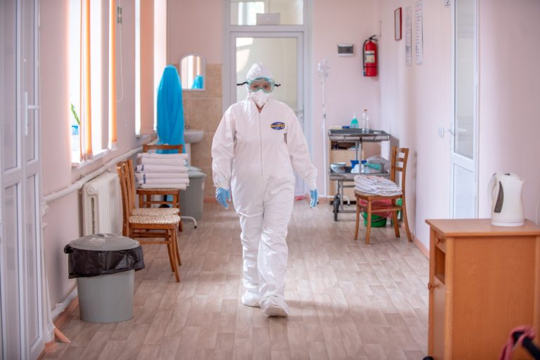Врач скорой помощи Кишинева: Люди не осознают насколько серьезен COVID-19