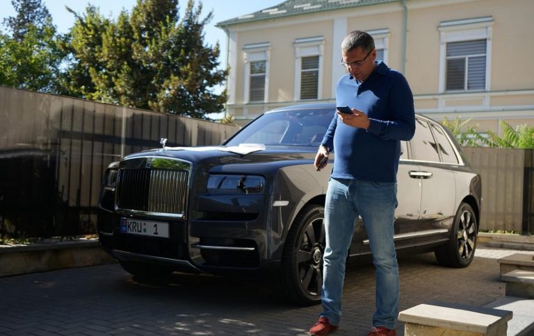 (DOC) Недвижимость, люксовые часы и Rolls Royce. Что указал кандидат в президенты Ренато Усатый в декларации о доходах