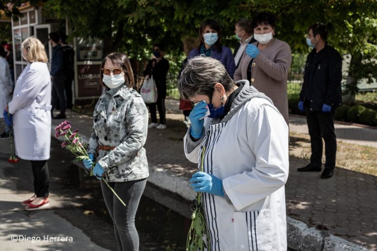 (ФОТО/ВИДЕО) В Комрате в последний путь провели врача-инфекциониста Федора Барган. Он был заражен вирусом COVID-19