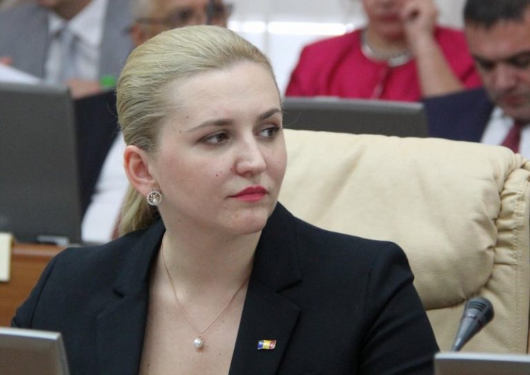 Руксанда Главан заявила, что подаст в суд на двух депутатов от ПСРМ и премьер-министра Иона Кику