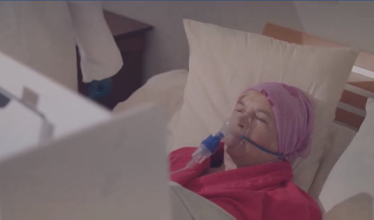 (ВИДЕО) Тяжелобольные пациенты с COVID-19 смогут увидеть родных. Посольство США профинансировало покупку планшетов для больниц в Молдове