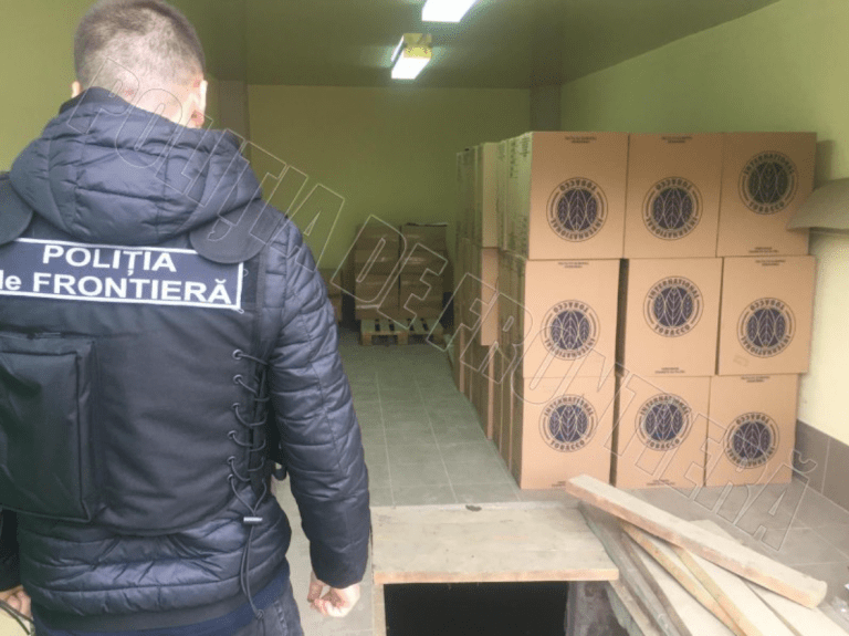 (ФОТО/ВИДЕО) В ходе обысков Погранполиция изъяла 31 тысячу пачек сигарет