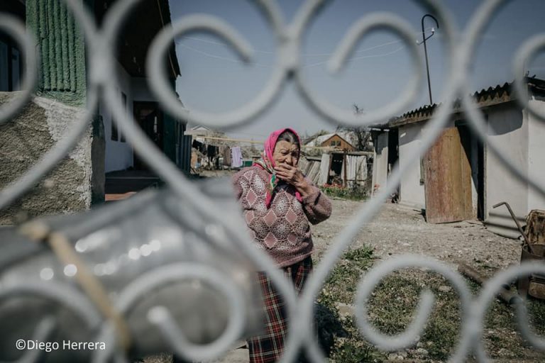 «Настало время помогать друг другу». Как пандемия повлияла на работу благотворительной организации «Рука помощи» и ее бенефициаров