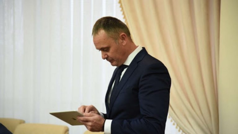 Советник премьер-министра отвечает на обвинения, выдвинутые компанией Avia Invest