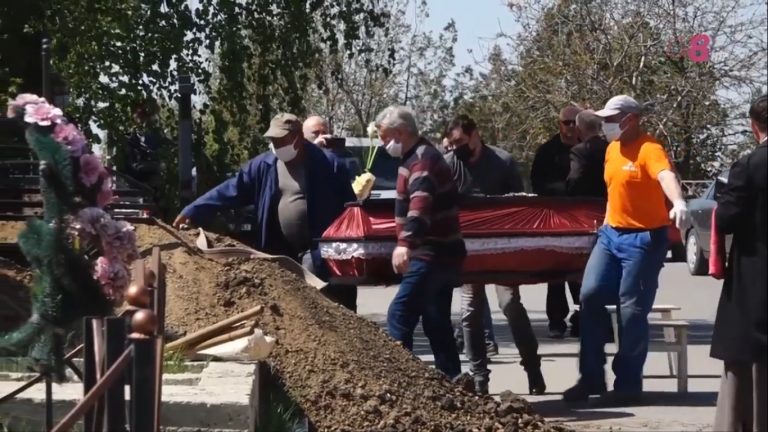 23-летнюю девушку, скончавшуюся от COVID-19 в Молдове, проводили сегодня в последний путь