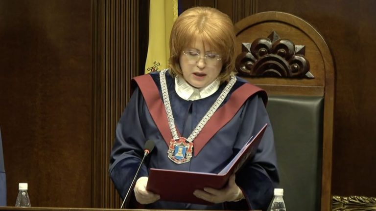 Председатель КС: Президент должен назначить кандидата, который пользуется поддержкой парламентского большинства
