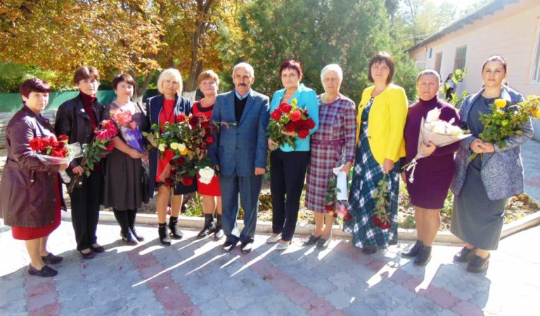 «Вы же нам обещали, что гимназия не закроется». Педагоги и родители учеников с. Чишмикиой просят  власти не ликвидировать гимназию