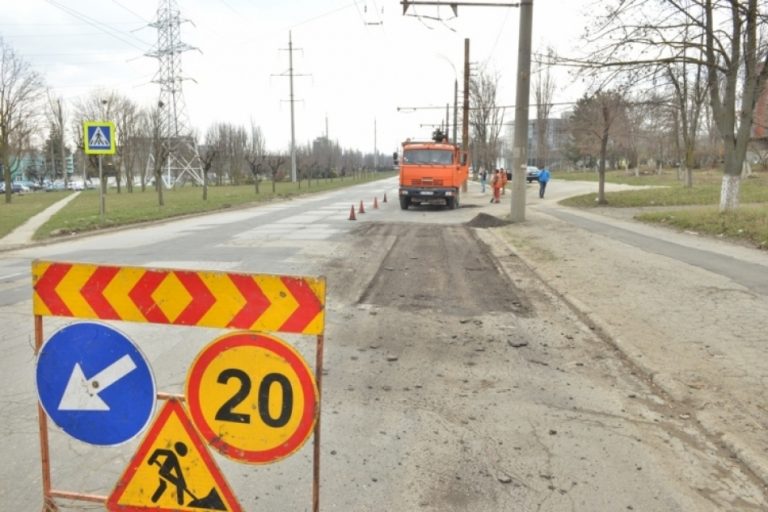 Правительство приняло программу ремонта дорог с прогнозируемым дефицитом в 20 млрд лей и аннулированным кредитным соглашением