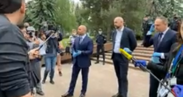 (LIVE) Представители сектора HoReCA протестуют перед зданием Парламента