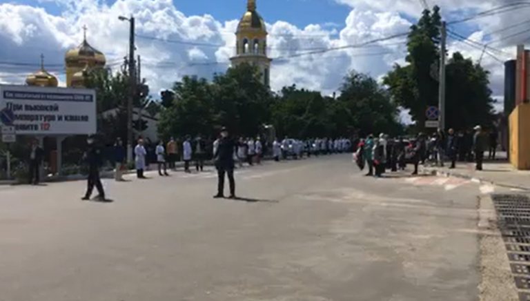 Live: В Комрате провожают в последний путь врача Федора Барган