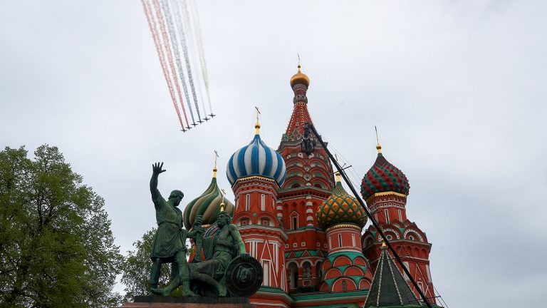 В Москве сразу на четыре месяца ввели частично удаленную работу и «домашний режим» для пожилых людей