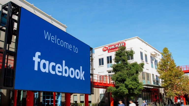 Facebook сменит название корпорации