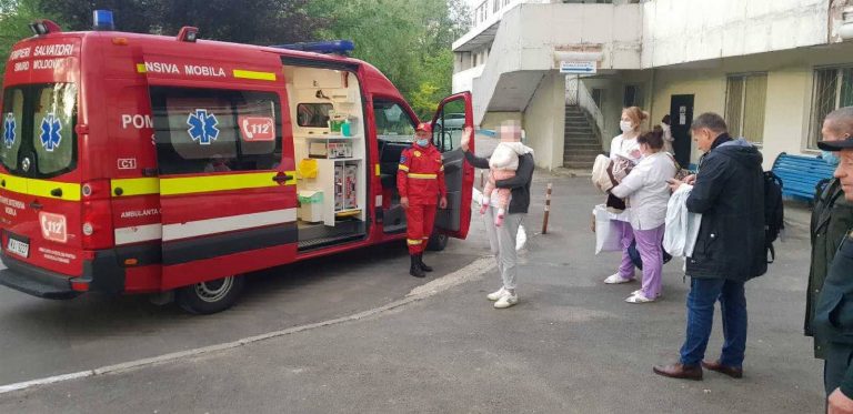 Ребенок в возрасте 1 года и 5 месяцев доставлен службой SMURD в больницу Румынии для срочной операции