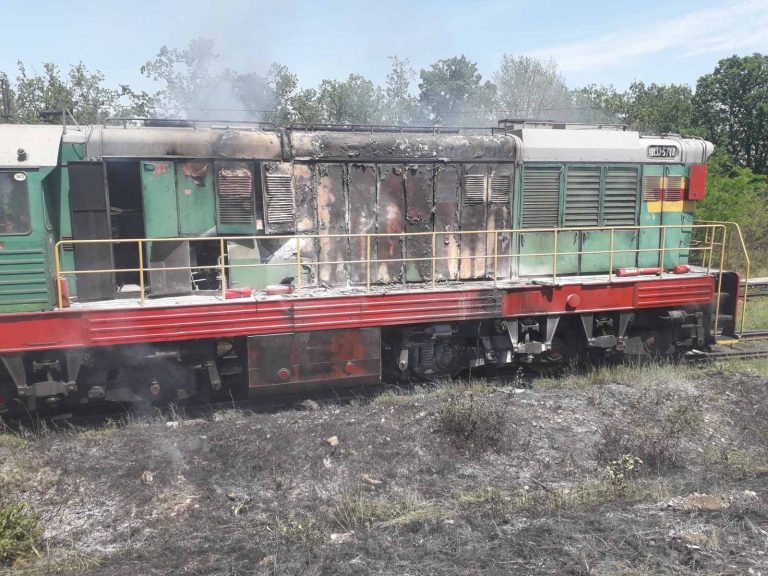 (ФОТО) В Унгенах загорелся локомотив