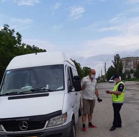 (ВИДЕО) Полиция проверяет рейсовые автобусы и маршрутки: за выходные выписали 13 протоколов