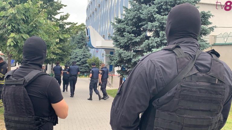 (UPD)/(ФОТО) Предупреждение о бомбе в здании Кишиневского суда оказалось ложным