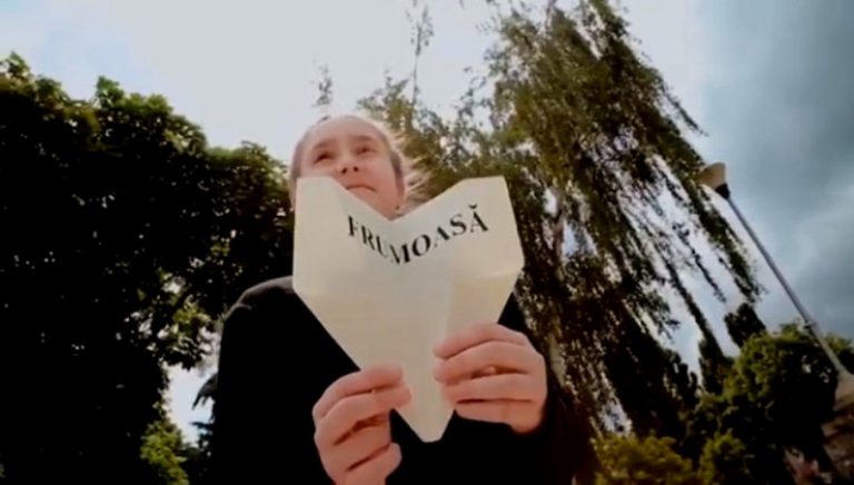 (ВИДЕО/ФОТО) «Мы хотим прекрасное детство». Десять детей награждены дипломами за участие в создании ролика