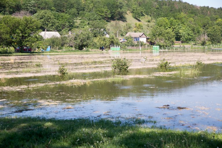 Вода в Днестре у села Телица, Анений Ной, прорвала плотину и поднялась на 3 метра