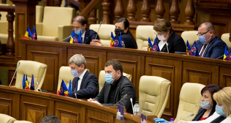 Оппозиция потребовала, чтобы два депутата, которые были заражены коронавирусом, покинули заседание. Гречаный: «Просто держитесь от них подальше»