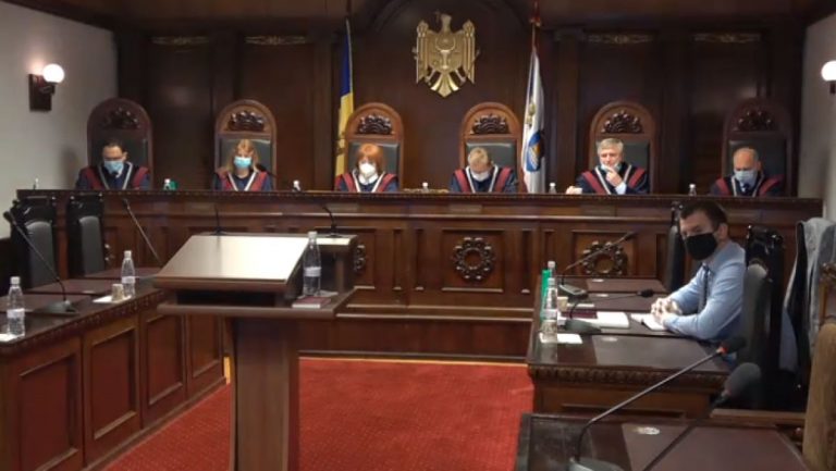 КС признал конституционными поправки к Закону о чрезвычайном положении и неконституционной статью Кодекса о правонарушениях