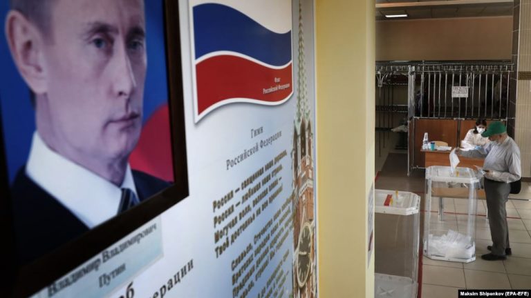 ЦИК: более 10 млн россиян проголосовали в первый день по поправкам к Конституции