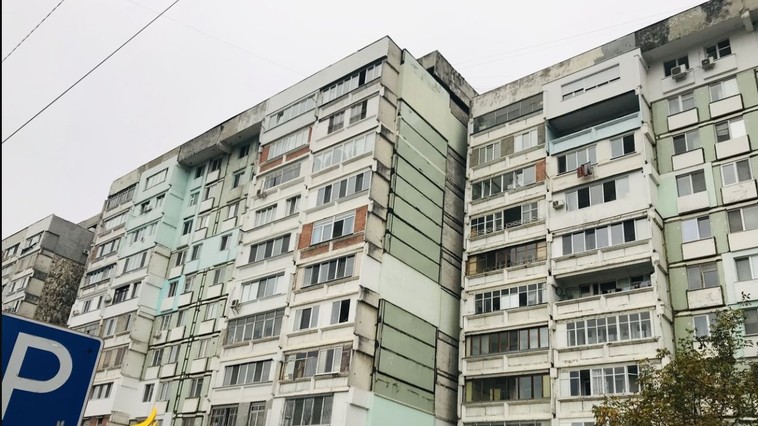 Молодая женщина бросилась с 16-го этажа многоквартирного дома в Кишиневе
