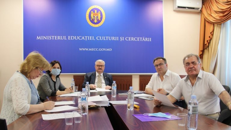 С сентября ученики смогут выбирать новые факультативные предметы. Министерство образования добавило 10 факультативов