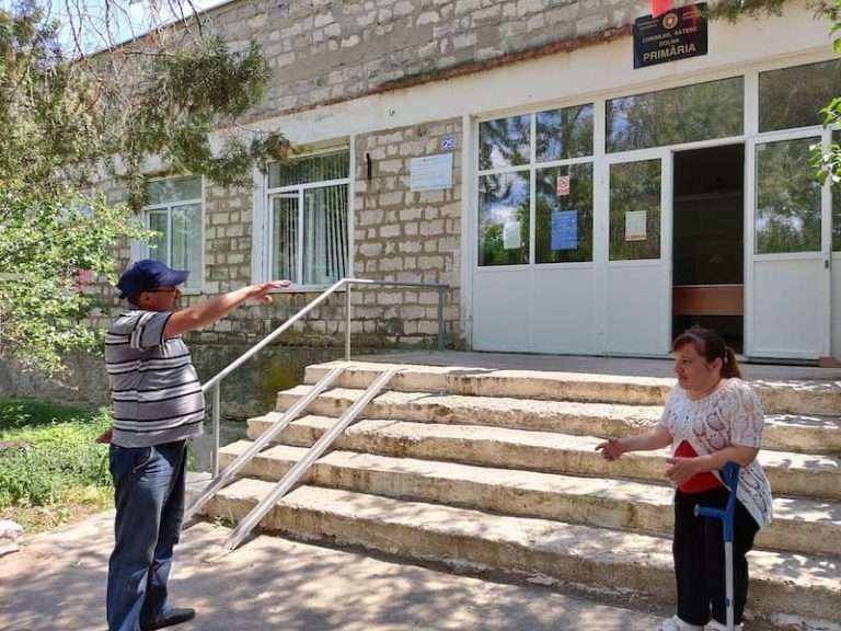 Люди с ограниченными возможностями борются за свои права в местных советах