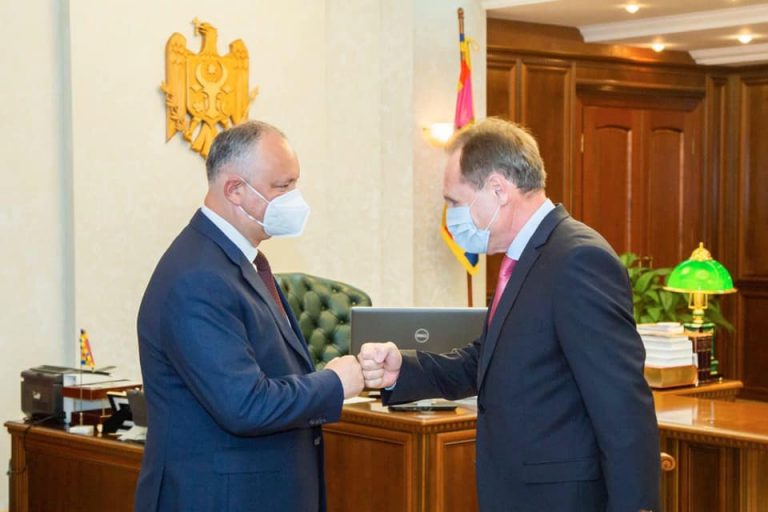 Додон подписал указы о назначении послов Молдовы в Китай и Эстонию