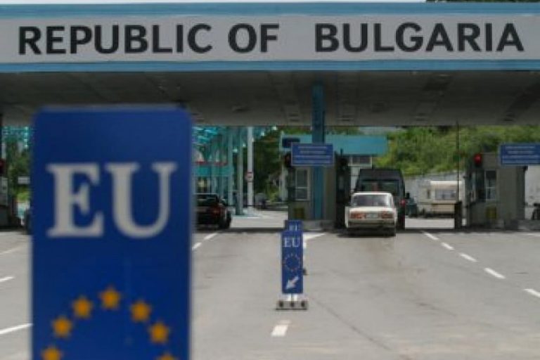 Локдаун в Болгарии: закрываются детские сады, школы, рестораны и торговые центры