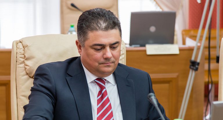 Дом за 1300 евро, миллионы леев в банке и зарплата в 63 тысячи леев в месяц. Доходы директора НАРЭ за 2019 год