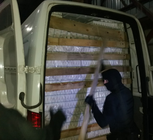 (ВИДЕО) На границе с Румынией выявлена контрабанда сигарет на полмиллиона евро. В деле фигурируют четверо жителей Молдовы
