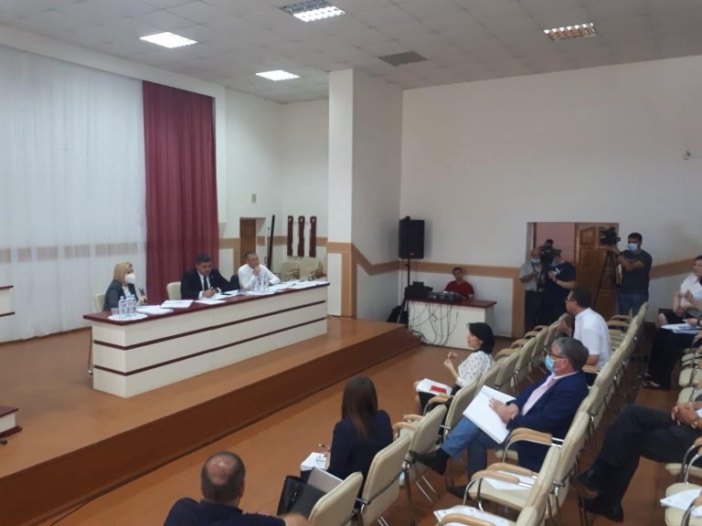 «Нетранспарентный»: Депутаты НСГ не приняли поправки в бюджет, которые предложил Исполком