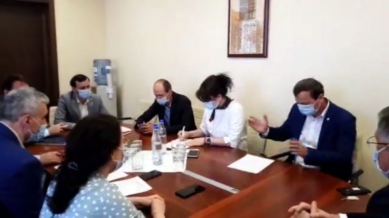 Депутаты Платформы DA подписали вотум недоверия против правительства Кику. Они не дождались позиции PAS