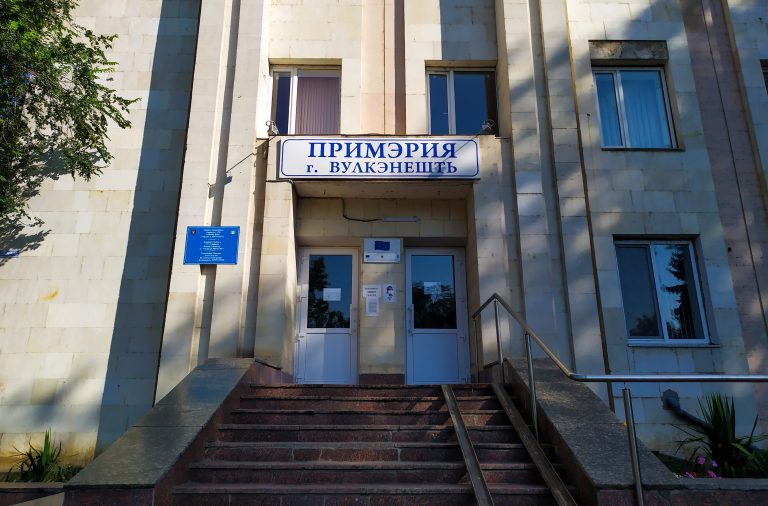 Протест в примарии Вулканешт продолжается. Почему Совет не рассмотрел вопрос о штатном расписании?