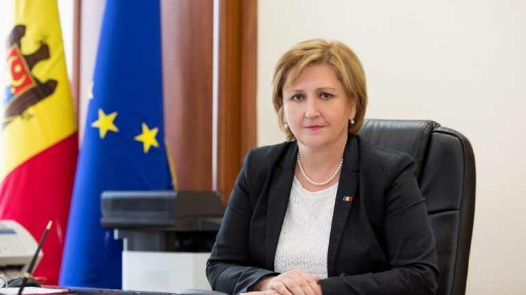 Чиновница, обвиненная правительством Санду в возможном совершении злоупотреблений, возвращается в правительство