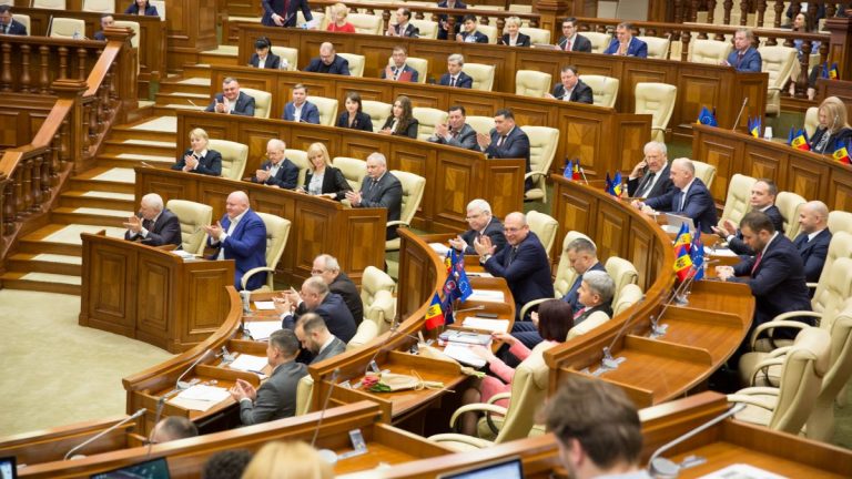 Вотум недоверия против деятельности МВД отклонен