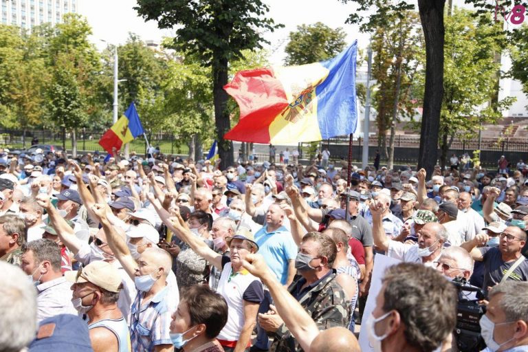 Протест в Кишиневе закончился. Протестующие потребовали отставки Додона, Гречаный и Кику